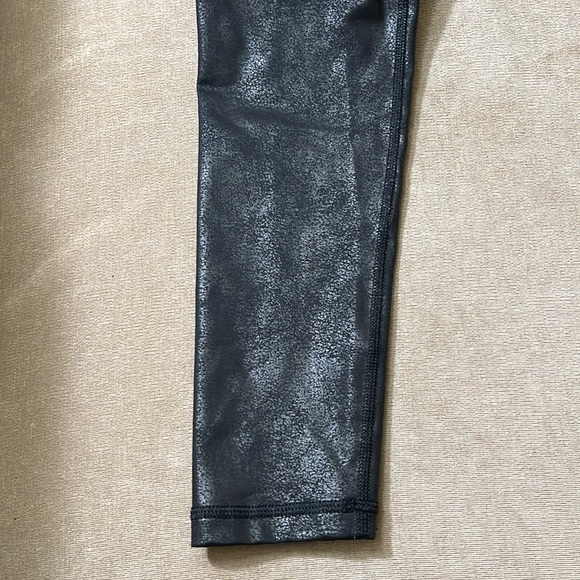 Offline by Aerie black textured fabric XS - Picture 6 of 8